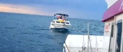 Angajații ISU Constanța au salvat patru persoane aflate pe o barcă în derivă - VIDEO 