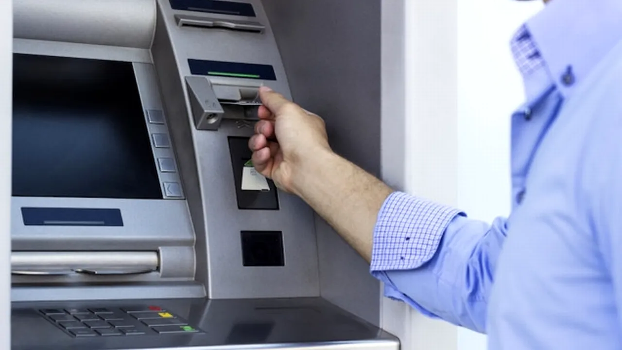 Ce a făcut un tânăr care s-a trezit cu 31.000 de dolari în plus pe card