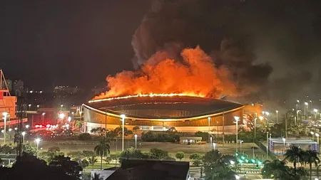 Incendiu de proporții la velodromul olimpic din Rio de Janeiro. Flăcările au cuprins acoperișul