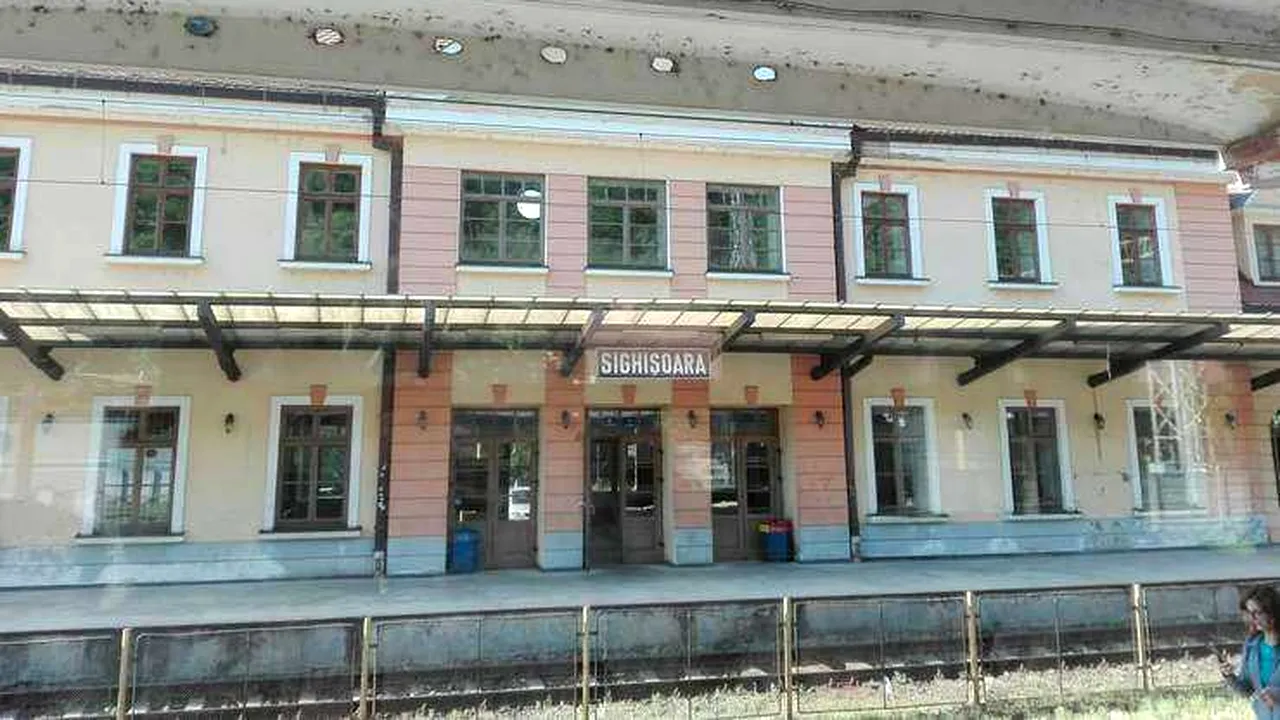 Două trenuri au fost la un pas de a se CIOCNI în gara Sighișoara. CFR SA, acuzată că ar fi mușamalizat cazul