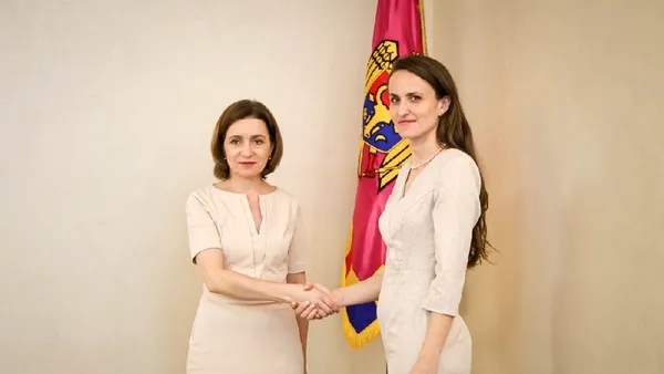 Ministrul de Externe Oana Țoiu, prima vizită oficială la CHIȘINĂU, unde s-a întâlnit cu Maia Sandu și alți oficiali. Mesajul demnitarului român