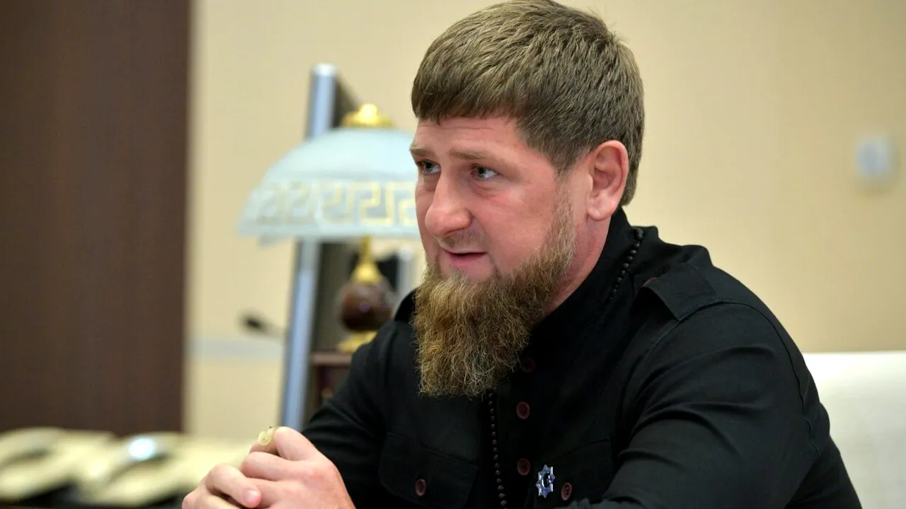 Ramzan Kadîrov a fost reales în funcția de șef al Ceceniei cu 99,85% din voturi. Cum a ajuns cel mai longeviv lider din regiune