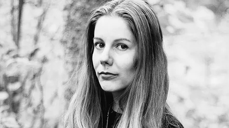 Autoarea Miruna Lavinia: „Poezia a devenit accesibilă și diversă în ultimii ani, datorită noii generații de autori”