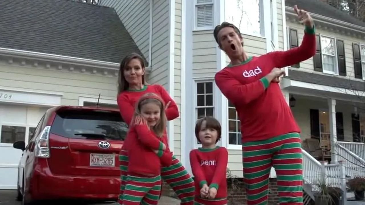 O familie din SUA a creat de Crăciun un videoclip care a ajuns viral. VIDEO