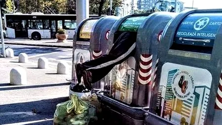 Un primar de sector râde de un om care caută în gunoaie: „Nu te arunca cu capul înainte, să nu rămâi 