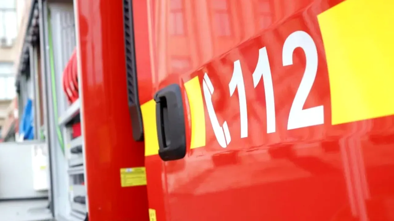 Miros „posibil periculos” de gaze, detectat la un fast-food din Sectorul 5. Pompierii și membrii companiei de gaze au venit de urgență la fața locului