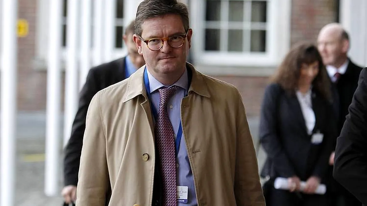 Între ciocan și nicovală: britanicul care trebuie să servească ''numai interesul general european''