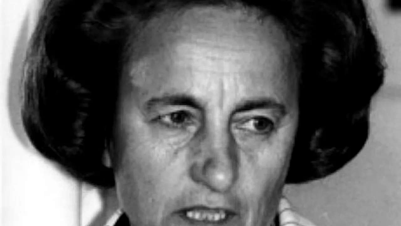 O recunoașteți? Cum arăta Elena Ceaușescu în tinerețe / Secretele uluitoare din biografia Lenuței Petrescu