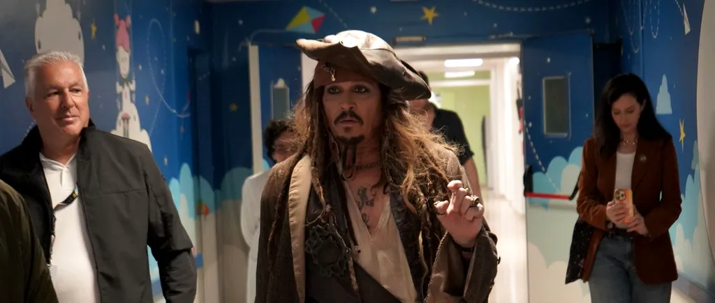 Costumat in Jack Sparrow, actorul Johnny Depp a vizitat copiii internați într-un spital din Spania