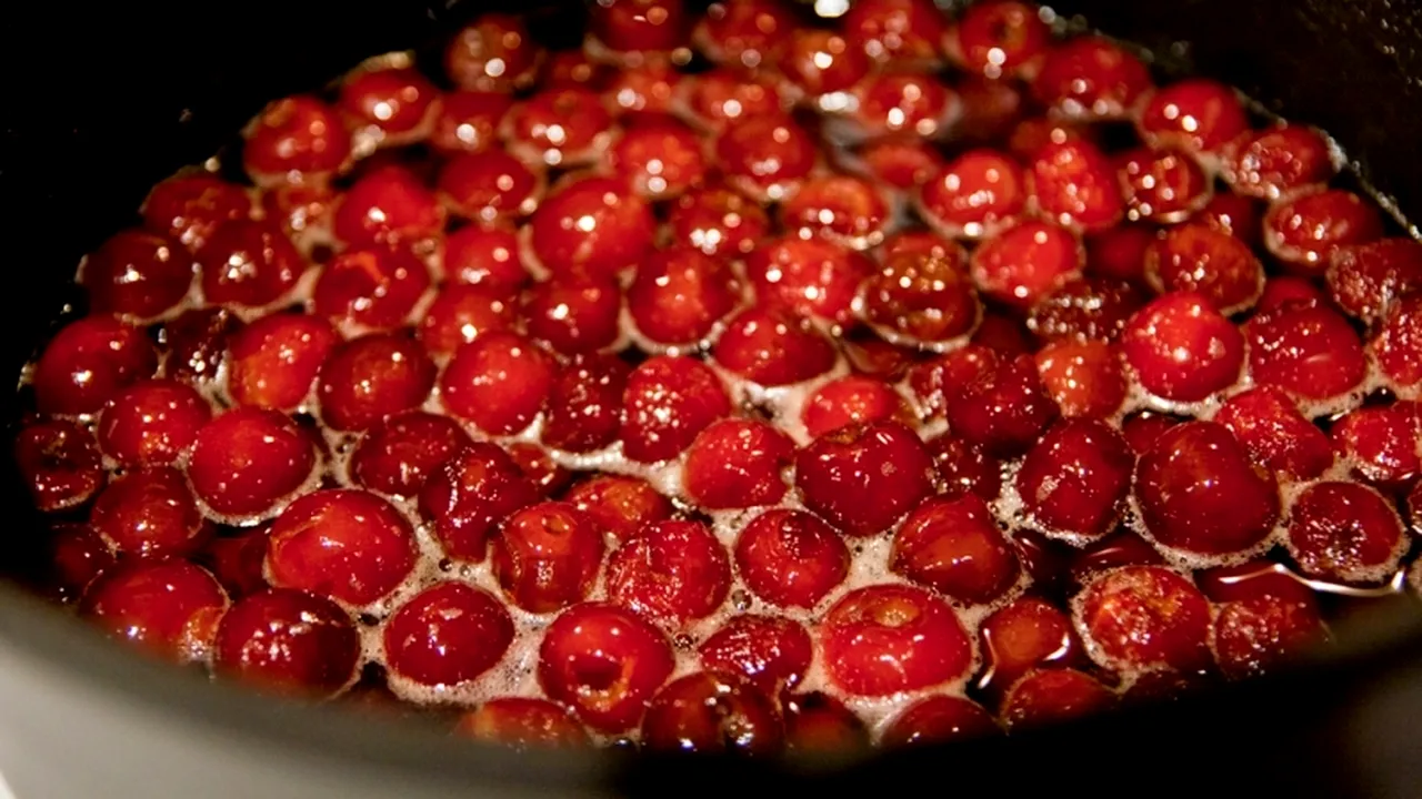 Dulceață de vișine. Trei rețete simple pentru un desert delicios