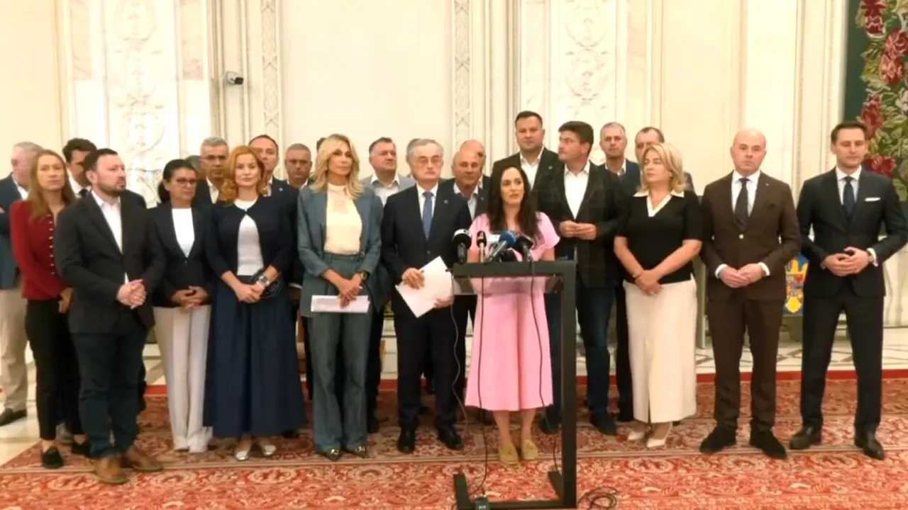 După ce au racolat ”extremiștii” de la SOS și POT, PNL - împreună cu USR - cer PSD să facă publice protocoalele de colaborare „cu extremiștii” și așteaptă decizia CCR pentru a-i scoate pe noii reprezentanți ai AUR din conducerea Camerei Deputaților