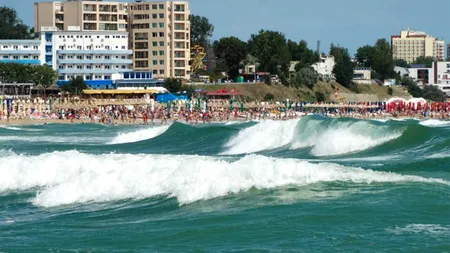 Stațiunea din România cu pericol mare de înec în 2025. Au apărut gropi adânci de 3 metri în mare, chiar lângă plajă
