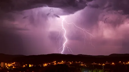 Avertizare MAE pentru românii care se află, tranzitează sau intenţionează să călătorească în Italia, în Regiunea Campania