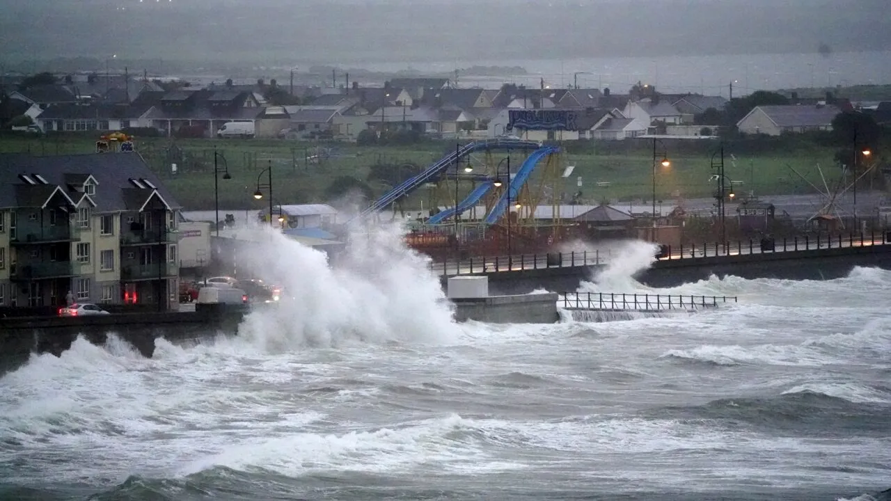 MAE, atenționare de călătorie pentru români: Furtuna Agnes lovește Irlanda