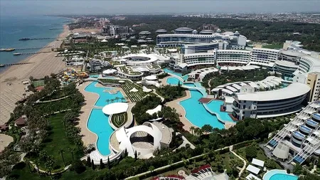 TURISM. Hotelurile din Turcia se pregătesc pentru sezonul turistic. Hotelurile își proiectează facilitățile, inclusiv bufeturi, plaje, piscine, pentru a asigura distanțarea socială