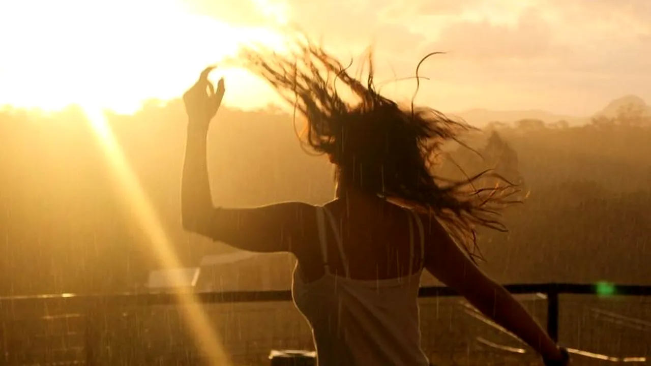 VREMEA. Prognoza meteo pentru 15 și 16 mai. Cât mai țin ploile