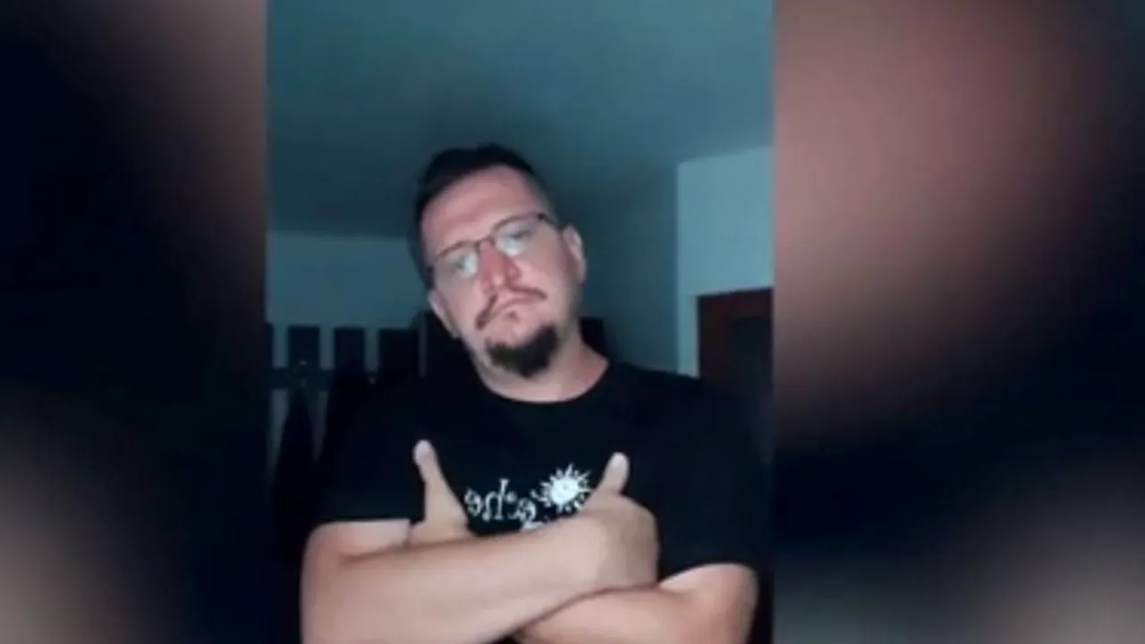 Profesor de sport șantaja minore cu pozele intime primite. Detalii incredibile despre cum își racola victimele