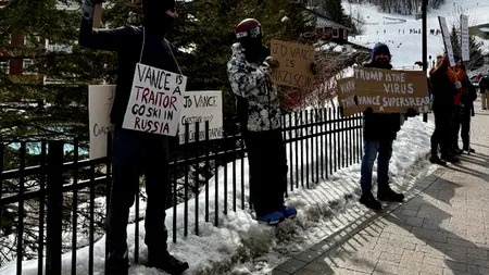 Vicepreşedintele JD Vance, mutat împreună cu familia într-o locație secretă de teama protestatarilor pro-ucraineni