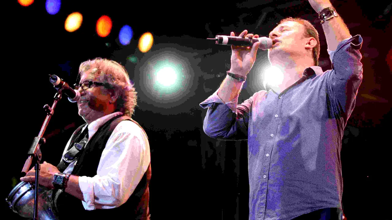 Ovidiu Lipan Țăndărică și Stelu Enache cântă într-un concert al emoției aromâne și al energiei rock