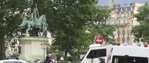 Alertă la Paris. Un bărbat a atacat un polițist cu un ciocan, apoi a fost împușcat
