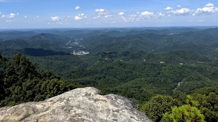 Bărbat, acuzat că și-a împins în prăpastie soția gravidă, în Turcia. Femeia a murit după ce s-a prăbușit 300 de metri în gol