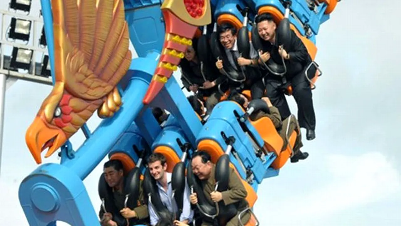 Liderul nord-coreean Kim Jong-Un, vizită într-un parc de distracții alături de soția lui și diplomați străini. FOTO+VIDEO