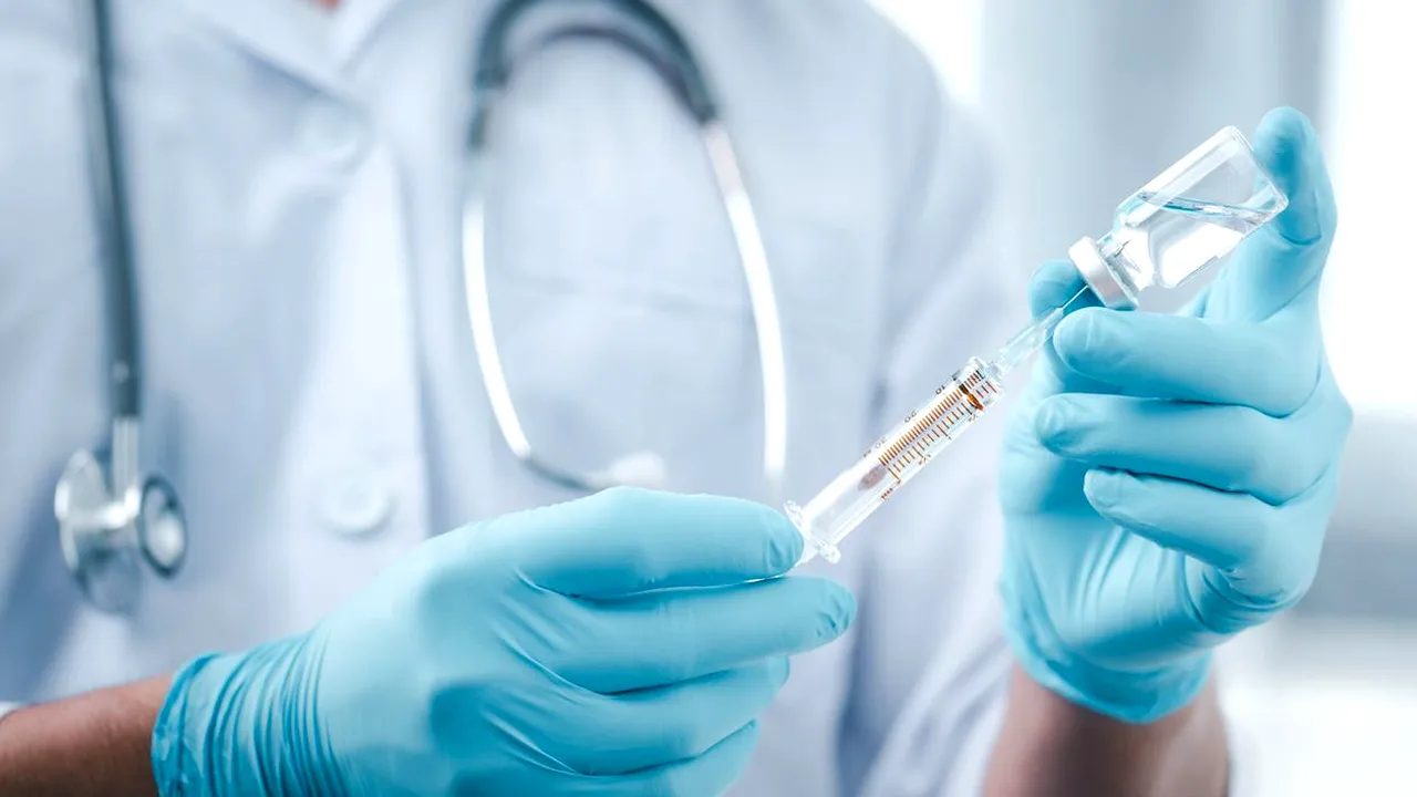 Studiu: O a treia doză de vaccin Pfizer restabilește protecția împotriva Covid-19 la 95% 