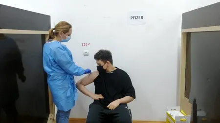 Cel mai tânăr român vaccinat până acum numai ce a împlinit 16 ani. Ce mesaj le transmite el românilor