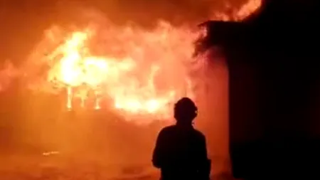 Tragedie în județul Suceava. O femeie a murit în casa cuprinsă de flăcări