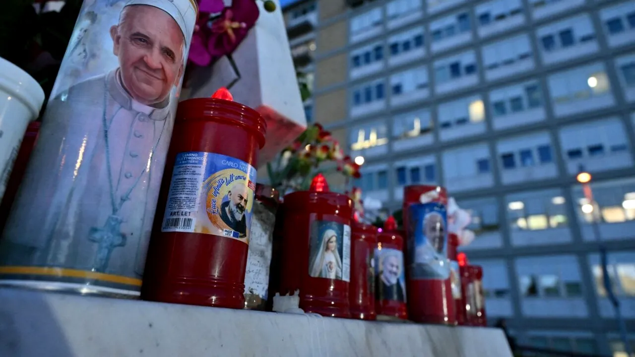 Vatican: Starea de sănătate a Papei Francisc s-a înrăutățit în ultimele 24 ore