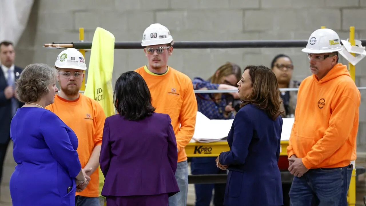 Financial Times: Kamala Harris NU poate conta pe voturile angajaților /Democrații trebuie să îmbunătățească relațiile cu asociațiile de profil