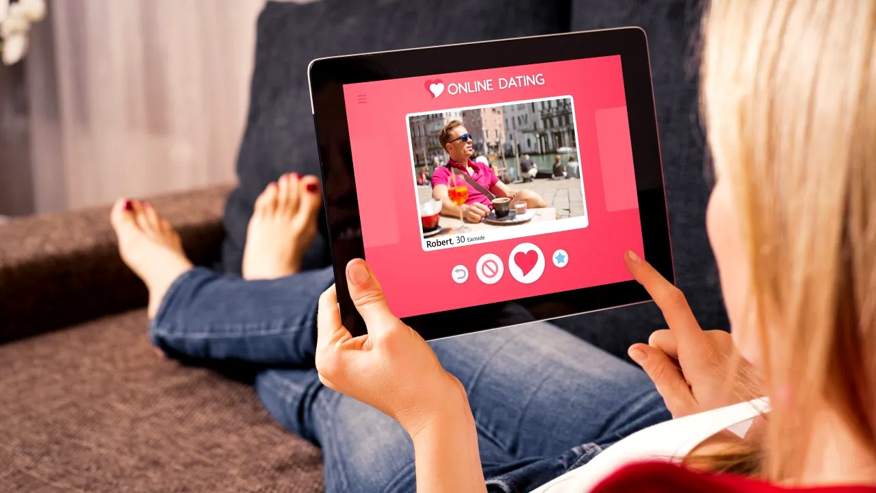 Tinerii din noua generație nu prea sunt atrași de aplicațiile de DATING. Cum aleg să își cunoască viitori parteneri