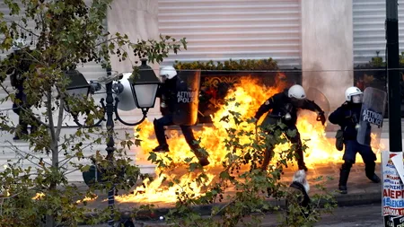 Parlamentul elen a aprobat un pachet de măsuri de austeritate dure cerute de creditorii externi. 