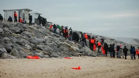 Pentru a combate imigrația ilegală, Marea Britanie introduce primul sistem de SANCȚIUNI din lume care vizează bandele de traficanți de persoane