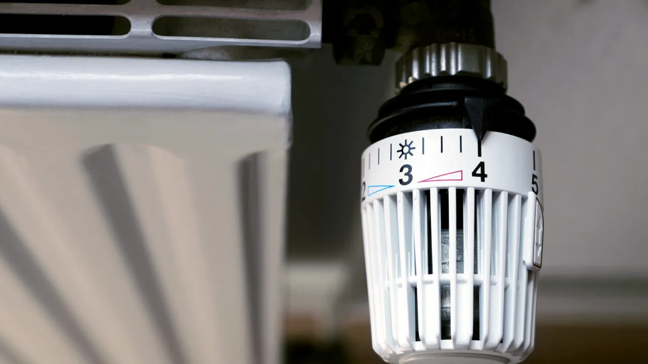 Cine trebuie să plătească revizia centralei termice la apartamentele închiriate: proprietarul sau chiriașul?