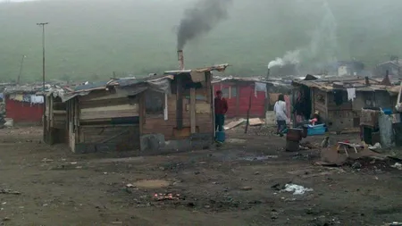 Primarul Emil Boc: S-a procedat corect cu romii de la Pata Rât; nu a fost evacuare forțată, ci cu acordul lor