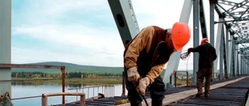 Hoții de fier vechi din Cehia au furat în plină zi un pod de zece tone