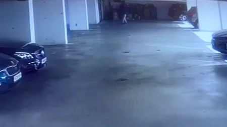 VIDEO | Caz ȘOCANT în București: Un bărbat a dat foc unor pubele aflate lângă o conductă de gaz, într-o parcare subterană. A asistat la intervenția pompierilor sosiți să stingă flăcările, iar apoi și-a luat o bere pentru a-și sărbători isprava