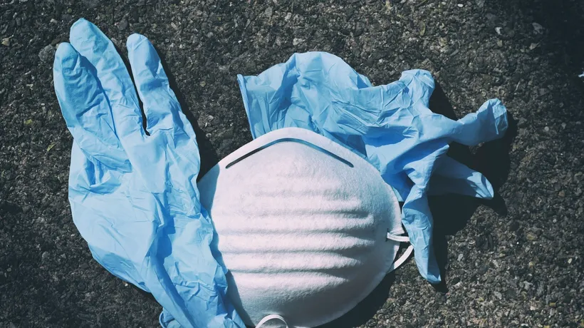 DEZASTRU IGIENIC. Avertismentul unui medic despre mănușile de protecție: „Bacteriile se înmulțesc fericite în spațiul cald și umed”