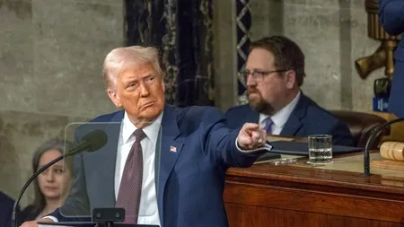 Donald Trump, DISCURS de o oră și 40 de minute în Congres. „America s-a ÎNTORS” / Trump citește SCRISOAREA primită de la Zelenski