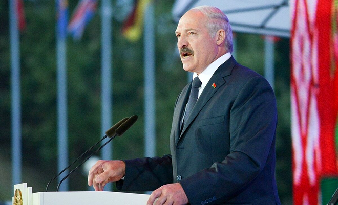 Lukașenko îi pregătește pe belaruși de război? „Să pună mâna pe drapel şi tot înainte!”