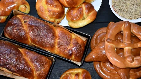 La ce prețuri se vând cozonacii preparați de vedetele de televiziune? Plățile se fac în avans