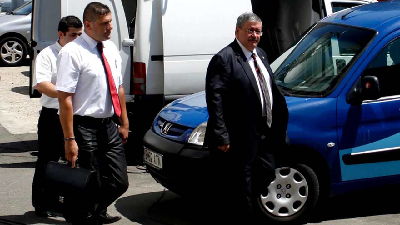 Senatorul Cezar Măgureanu a venit la DIICOT pentru a fi audiat în dosarul de evaziune fiscală