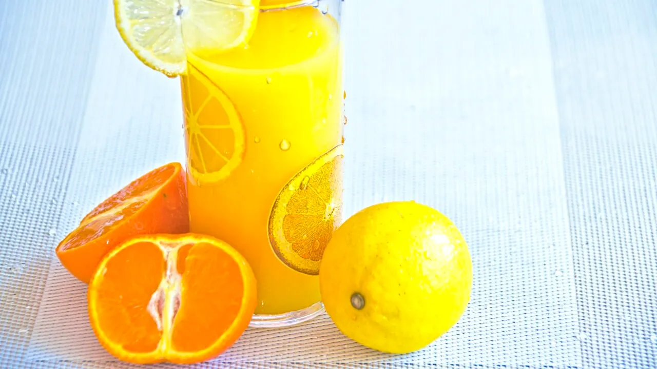 De ce te îngrași dacă bei suc natural de fructe. Ce spun medicii