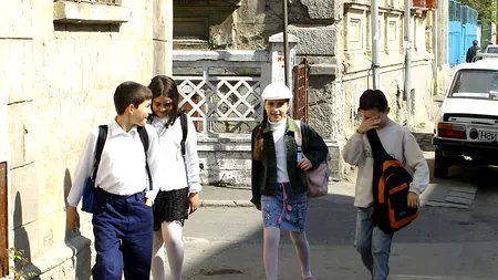 Sfatul șefului ISJ Vaslui, în așteptarea manualelor: Elevii să facă bețișoare și dictare