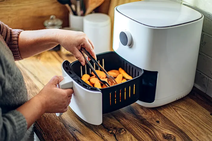 Este vorba despre friteuza cu aer cald (Air Fryer) de generatie veche 