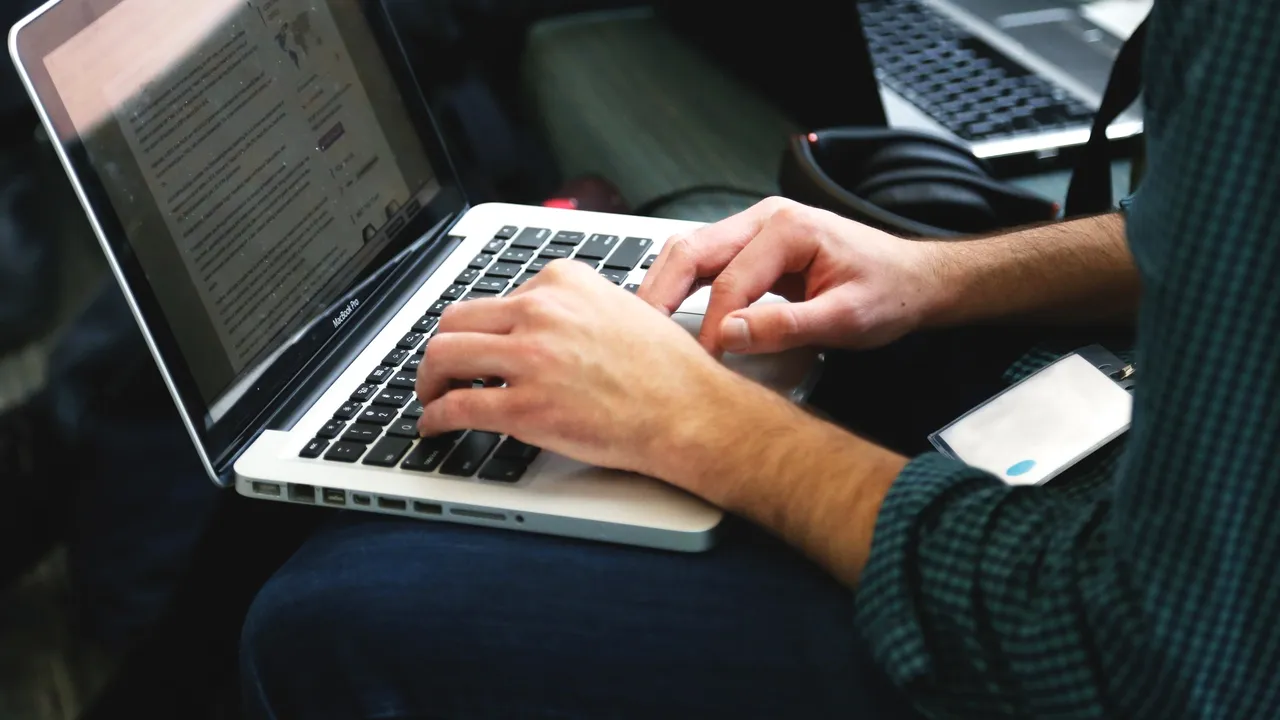 Cum se schimbă sistemul educațional în era digitală 