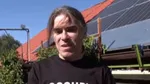 Mihai din Cugir a construit o grădină verticală pe peretele casei. Ce a descoperit la scurt timp după experiment: „Am mai multe teorii”
