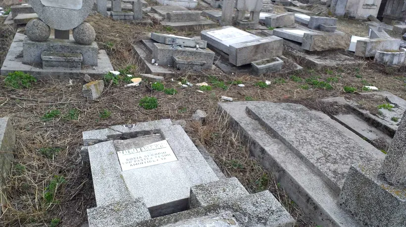 Trei adolescenți, principalii suspecți în cazul vandalizării cimitirului evreiesc din Huși
