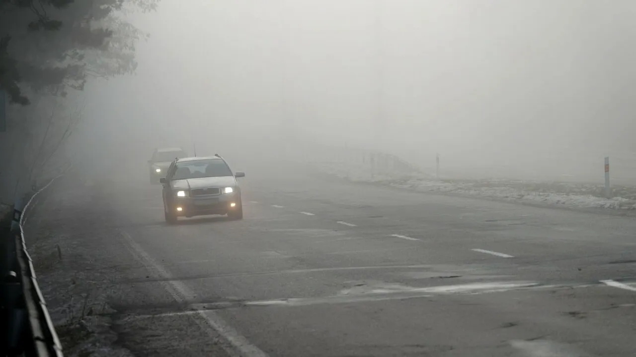 Cod galben de CEAȚĂ densă și polei în mai multe județe, inclusiv în Capitală. Circulație îngreunată pe două autostrăzi intens circulate din România